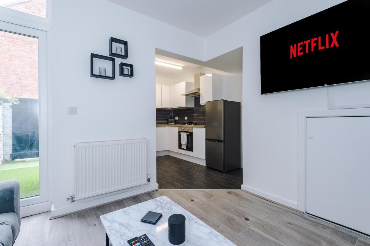 Cosy 3 Bed 3 Bath House - Central Liverpool -Self Check-In & Free Parking!ヴィラ エクステリア 写真