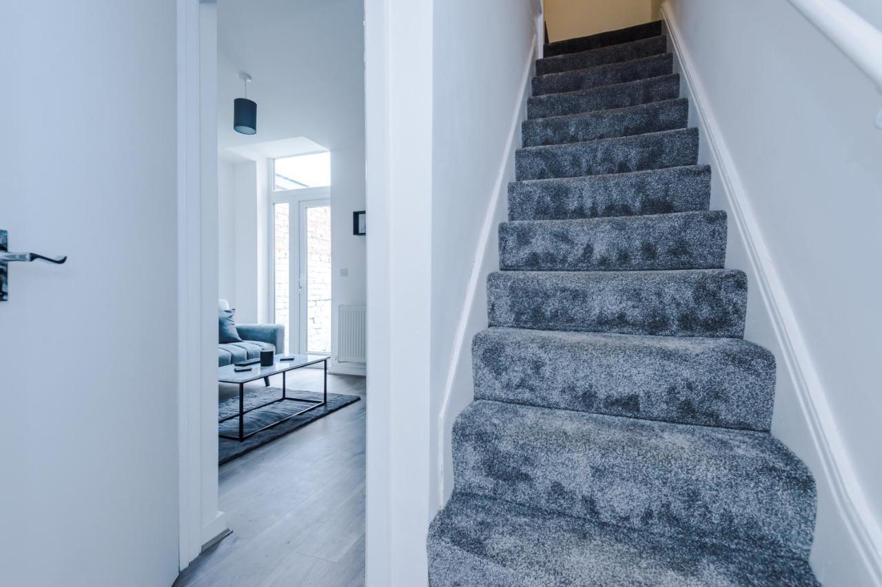 Cosy 3 Bed 3 Bath House - Central Liverpool -Self Check-In & Free Parking!ヴィラ エクステリア 写真