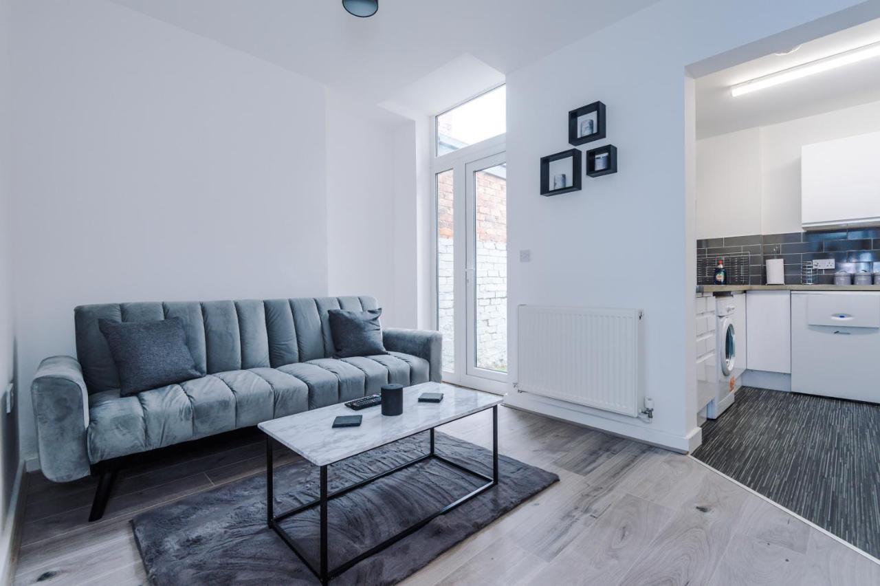 Cosy 3 Bed 3 Bath House - Central Liverpool -Self Check-In & Free Parking!ヴィラ エクステリア 写真